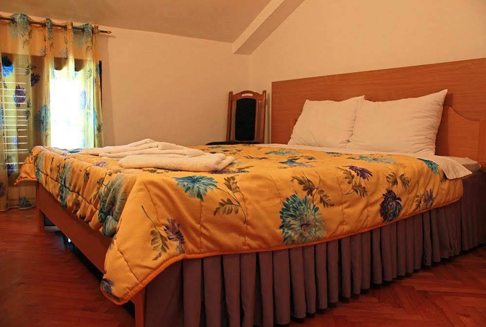 Hotel Pelikan Virpazar Bagian luar foto